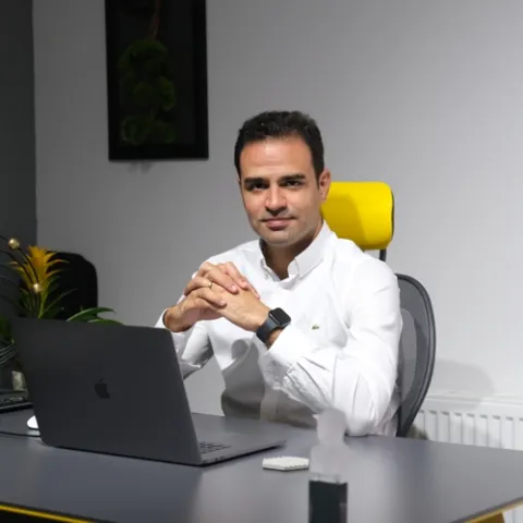 Cərrah Dr. POYRAZ ŞAHİN