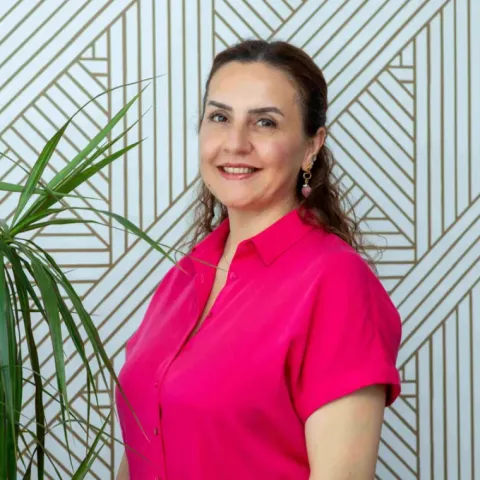Dr. YELİZ AKÇELİK