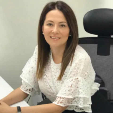 Cərrah Dr. SELEN ECEMİŞ
