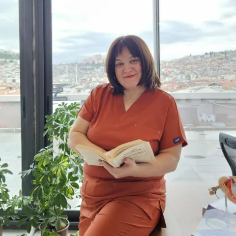 Uzm. Dr. UZM. DR. SARE ÇELIK DOĞAN