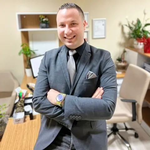OP. DR. ŞAFAK ÖZYÖRÜK