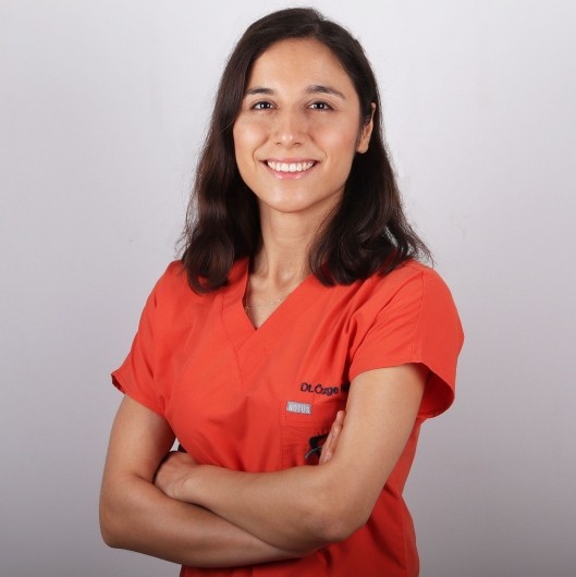 Diş hək. ÖZGE AKAY