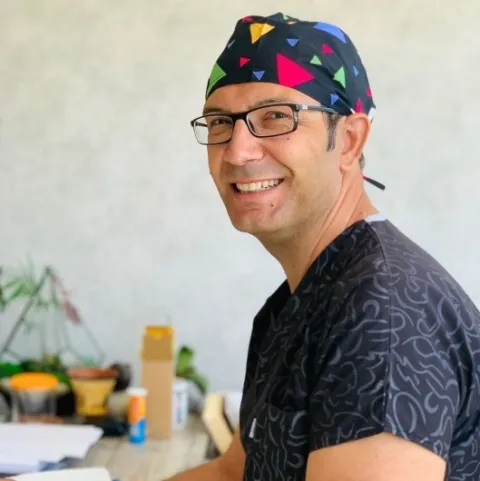 Surg. Dr. TÜRKER KARABUĞA