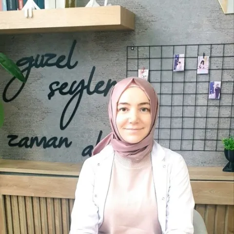 UZM. DT. ESRA DENİZ