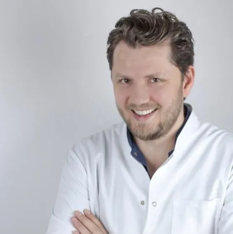 DR. DT. MELİH ŞENGÜL