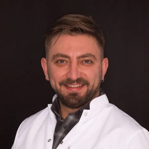 Fachzahnarzt DERVİŞ EMRE ERCAN