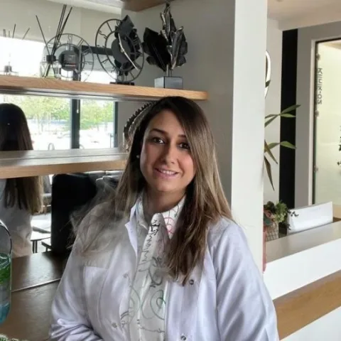 DR. DT. VUSLAT ÇİÇEK ARI