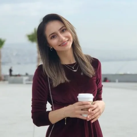 DDS İREM SENA DİVANLIOĞLU