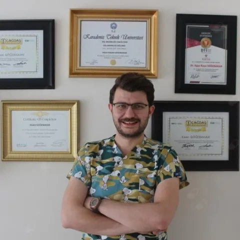 Zahnarzt OĞUZ KAAN GÖĞEBAKAN