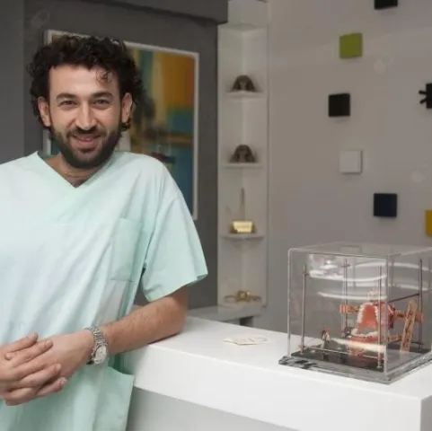DR. DT. ONUR SELÇUK