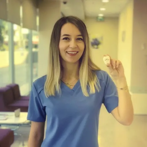 Spec. DDS ÖZGE ŞENTÜRK