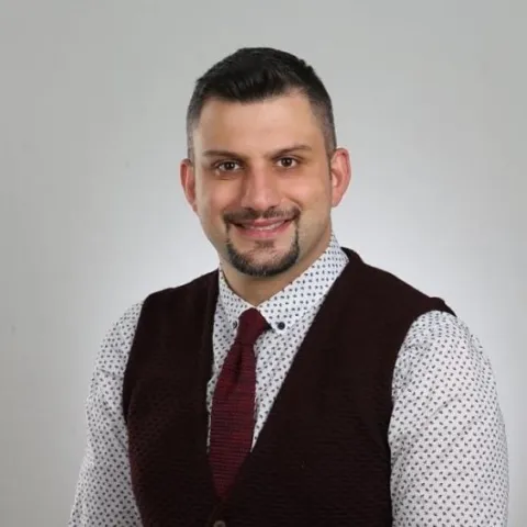 Cərrah Dr. EMRE ÖZDEMİR