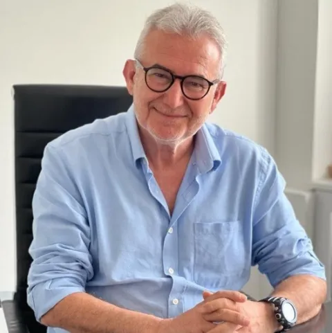 UZM. DR. MUZAFFER UYAR