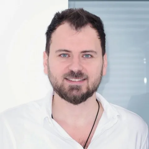 UZM. DT. BARIŞ ÖZTÜRK