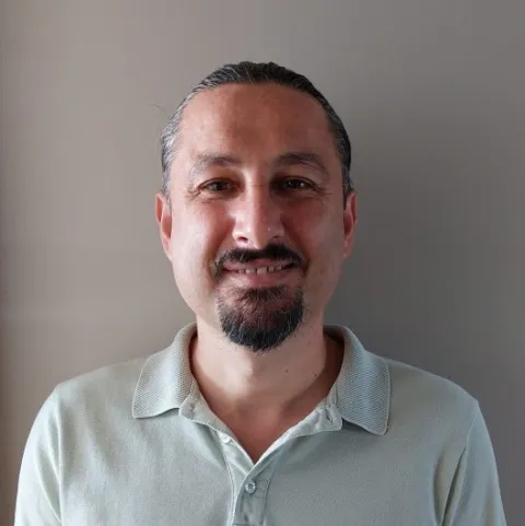 UZM. DR. DENİZ KARAYÜN