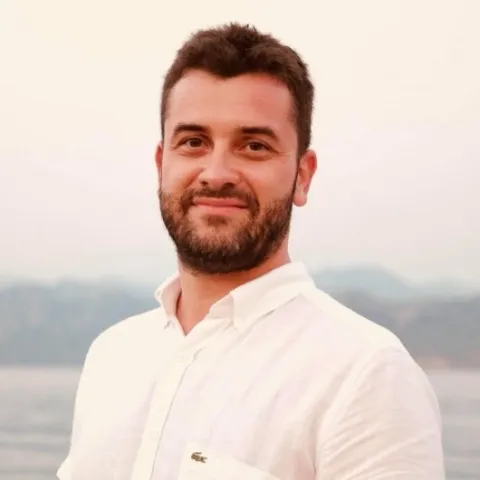 UZM. DR. MEHMET ÖZGÜR NİFLİOĞLU