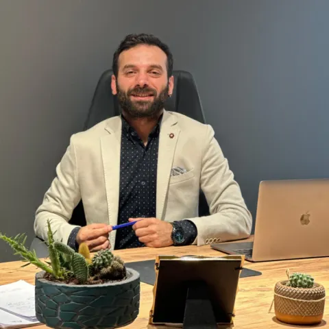 OP. DR. MELİH ARİF KÖZEN