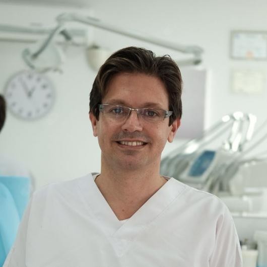 Diş hək. CENK DEMİR