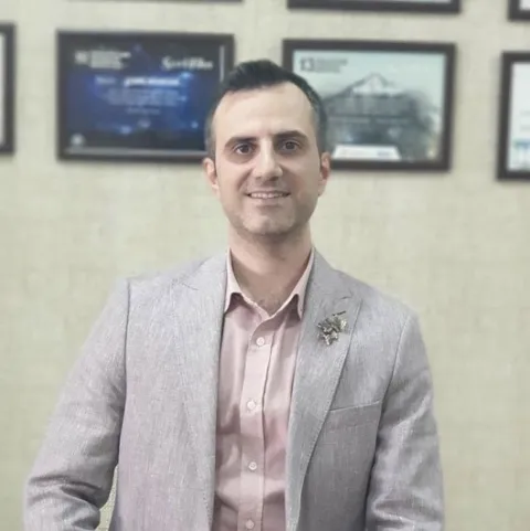 UZM. DR. ALBORZ MOSHFEGHİ