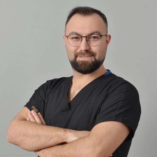 Diş hək. MEHMET KARAKAYA
