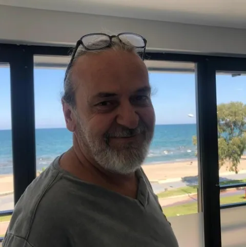 Zahnarzt MÜMTAZ HÜSEYİN UĞUR