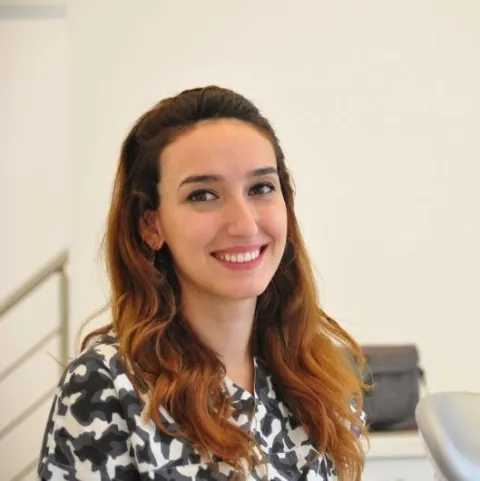 Zahnarzt KÜBRA ÇAKIR