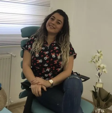 Zahnarzt İREM HAZAL ÖZCAN