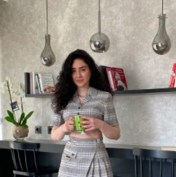 DYT. EZGİ KOBAK