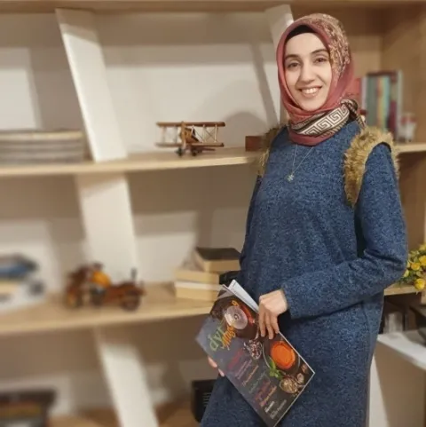 Diät. ESRA AKDAĞ