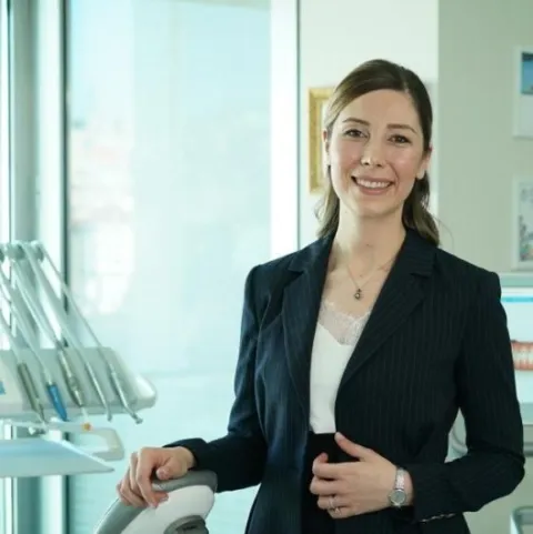 Fachärztl. Dr. NAZLI KARACA KURT