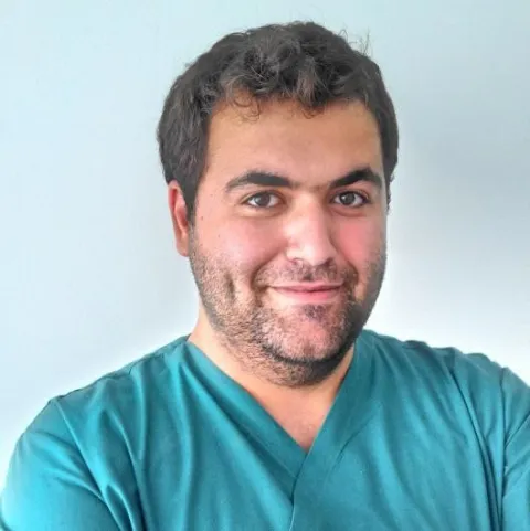 Diş hək. SELÇUKHAN SARIKAYA
