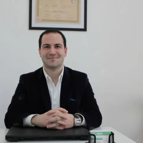 Diş hək. HAKAN GENÇER