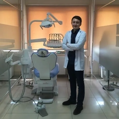 Diş hək. HÜSEYİN ALPEREN SELVİ