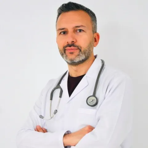 Dr. MUSTAFA ÜYE