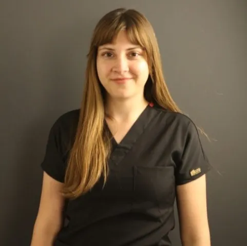 Diş hək. EZGİ DEMİR