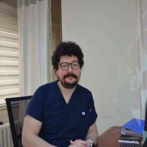 Cərrah Dr. KAAN ERAY UZUN