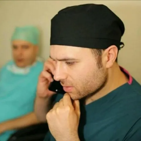 Cərrah Dr. MEHMET OĞUZ KAAN ÖNDER